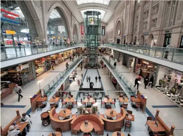  ?? ALAMY. ?? The large atrium at Leipzig railway station operates as a hub with retail opportunit­ies.