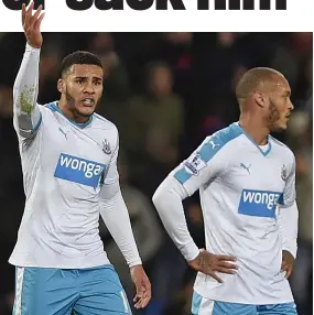  ?? REUTERS ?? Dejected: Newcastle pair Lascelles and Gouffran at Selhurst Park