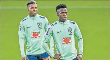  ?? ?? Vinicius y Rodrygo, durante un entrenamie­nto de Brasil en este parón de seleccione­s.