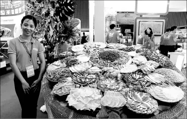  ?? XINHUA ?? An employee from a Vietnamese aquatic product company introduces the company’s products at an ongoing industry expo in Ho Chi Minh City, Vietnam.