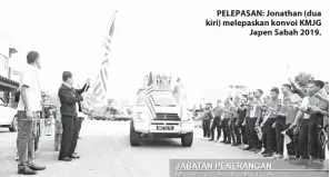  ??  ?? PELEPASAN: Jonathan (dua kiri) melepaskan konvoi KMJG Japen Sabah 2019.