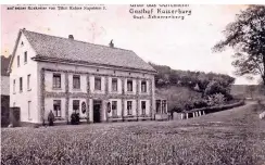  ??  ?? Der Gasthof Kaiserburg schmückte sich mit dem Besuch Napoleons. Allerdings hat er den Gasthof nie betreten, wie Stegt und Parmentier herausfand­en.