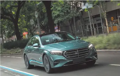  ?? FOTOS: DIVULGAÇÃO ?? Em nova geração, o sedã da Mercedes-Benz continua ostentando a estrela no capô