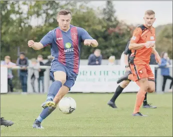  ??  ?? VASE SHOCK Callum Glenn on the ball during USP’s victory at AFC Portcheste­r