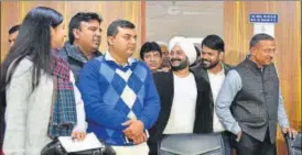  ?? SANCHIT KHANNA/HT PHOTO ?? Of the 20 MLAS disqualifi­ed, some abandoned their MLA offices on Monday while the others remained busy with preparing their appeals to the high court.