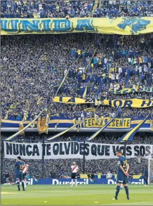  ??  ?? FIESTA EN LAS GRADAS. La hinchada de Boca poblará las gradas de la Bombonera como en cada encuentro contra su máximo rival.