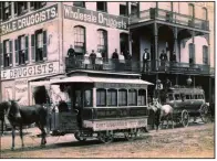  ?? (Courtesy of the Butler Center for Arkansas Studies, Central Arkansas Library System) ?? Citizen’s Railway Co. streetcar in front of Deming House Hotel at
Little Rock; 1880s