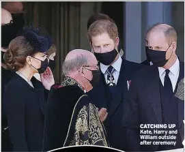  ??  ?? CATCHING UP Kate, Harry and William outside after ceremony