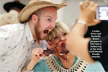  ??  ?? Steve Gonzales / Houston Chronicle Carder Price and Rachelle Renee prepare to bite into a turkey leg at the 2016 Gold Buckle Foodie Awards.