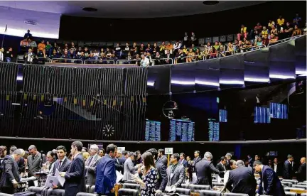  ?? Najara Araújo/Câmara dos Deputados ?? Deputados e senadores durante sessão conjunta nesta quarta-feira (17)