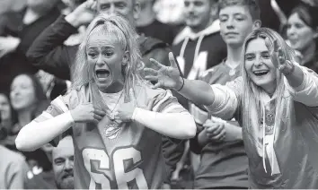  ?? ALEX PANTLING Getty Images ?? After a year absence because of the COVID pandemic, Dolphins fans in London got a chance to cheer on their team against the Jacksonvil­le Jaguars at Tottenham Hotspur Stadium in London.