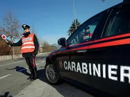  ??  ?? Carabinier­i I militari della compagnia di Borgo Valsugana hanno salvato una ragazzina di quindici anni che, in preda ad una forte crisi, aveva minacciato di uccidersi con un coltello.