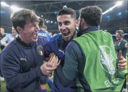  ?? JUSTIN TALLIS/POOL PHOTO VIA AP ?? Italy’s Jorginho, center, is elated after scoring the last penalty kick to secure a semifinal win over Spain in the European Championsh­ip at Wembley Stadium in London on Tuesday.