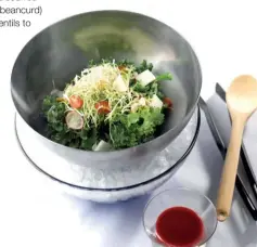  ??  ?? TOSS & TURN Served with much fanfare, the ingredient­s of the mixed fresh fruits and kale salad are tossed tableside before they are wrapped in Vietnamese rice paper