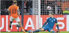  ?? FOTO: DPA ?? Beim Tor von Memphis Depay war Manuel Neuer machtlos.