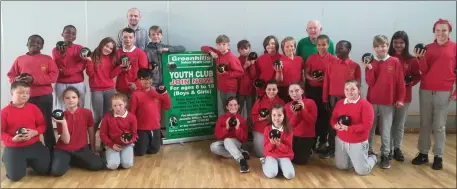  ??  ?? St Pauls NS pupils tried their hand at bowls last Tuesday thanks to the Greenhills club.