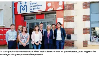  ??  ?? La sous-préfète Marie-Pervenche Plaza était à Fresnay avec les prescripte­urs, pour rappeler les avantages des groupemens­t d’employeurs.