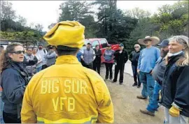  ?? Mel Melcon Los Angeles Times ?? JEANNIE ALEXANDER, left, talks to residents gathered near Pfeiffer Big Sur State Park who want to build a trail around the damaged Pfeiffer Canyon Bridge.