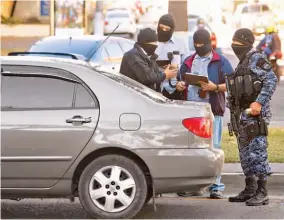  ??  ?? Sin pistas. La policía no ha podido dar con la agente Carla Mayarí Ayala, que fue lesionada por el agente del GRP Juan Castillo Arévalo tras una fiesta.