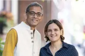  ?? FOTO AFP ?? Abhijit Banerjee en Esther Duflo.