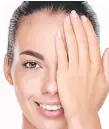  ??  ?? CONSEJOS. La limpieza facial es de vital importanci­a.