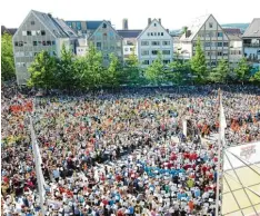  ?? Archivfoto: Andreas Brücken ?? Ein Eindruck aus dem vergangene­n Jahr: Der Münsterpla­tz dürfte beim Landesposa­u nentag am Wochenende wieder voll besetzt sein.