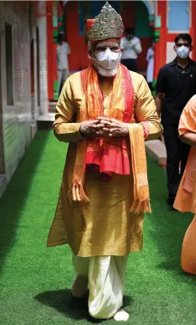  ??  ?? Prime Minister Narendra Modi at the Hanuman Garhi Temple, in Ayodhya on Wednesday. Pic: Abhishek Shukla