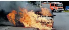  ?? FOTO: BENJAMIN NOLTE/DPA ?? Es ist ein weit verbreitet­er Glaube, dass von E-Autos eine hohe Brandgefah­r ausgeht.