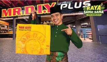  ?? ?? MR DIY invites Malaysians to ‘Raya Sama-Sama’ this festive season with celebrity Alif Satar.