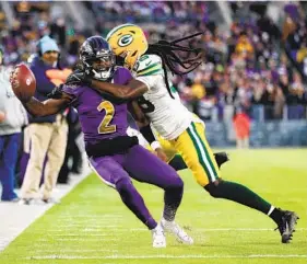  ?? PATRICK SMITH GETTY IMAGES ?? De’Vondre Campbell sacks Baltimore’s Tyler Huntley. He is first player since 2018 to have at least 145 total tackles plus multiple intercepti­ons, sacks and forced fumbles in same season.