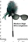  ??  ?? Medium High Diva ring in pink gold with diamond pavé Medium High Diva sunglasses