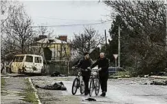  ?? ?? Butscha, eine Ortschaft unweit der Hauptstadt Kiew, wurde nach dem Rückzug der russischen Armee zum Synonym der Gräueltate­n der Armee gegenüber Zivilisten.