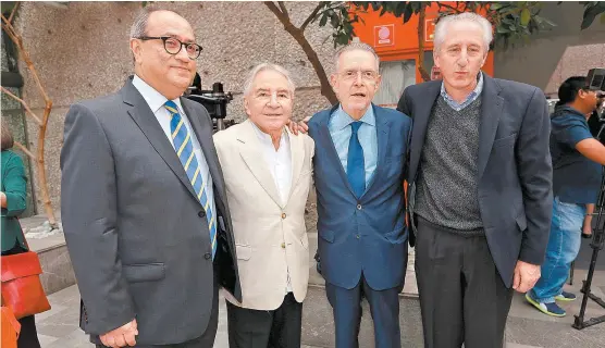  ??  ?? Otto Granados, Enrique Florescano, José Carreño Carlón y Joaquín Díez-Canedo durante el evento.