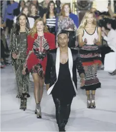  ??  ?? 0 Olivier Rousteing with, from left, Alessandra Ambrosio, Natalia Vodianova and Natasha Poly after his Paris show