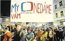  ?? Demonstrov­aly v polovině března za zachování svobody slova a médií na Václavském náměstí v Praze FOTO MAFRA – FRANTIŠEK VLČEK ?? Tisíce lidí