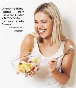  ?? BILD: FREEPIK.COM/ DROBOTDEAN ?? Unterschie­dliche Früchte liefern uns einen bunten Vitamincoc­ktail für eine starke Abwehr.