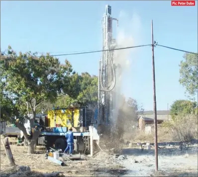  ?? Pic: Peter Dube ?? Aquamat Drilling Company drills a borehole for the community in Ngumija village, Hwange, yesterday