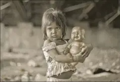  ?? REUTERS ?? A homeless girl in Mumbai. Inequaliti­es are likely to rise in the absence of an integrated view of sustainabl­e developmen­t