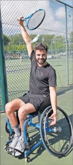  ??  ?? Pelayo emula la celebració­n de su primer gol como profesiona­l.