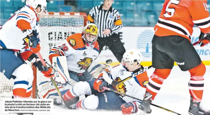  ?? PHOTO D’ARCHIVES, AGENCE QM ?? Jakob Pelletier (étendu sur la glace sur la photo) a été un facteur clé cette année de la transforma­tion des Wildcats de Moncton.