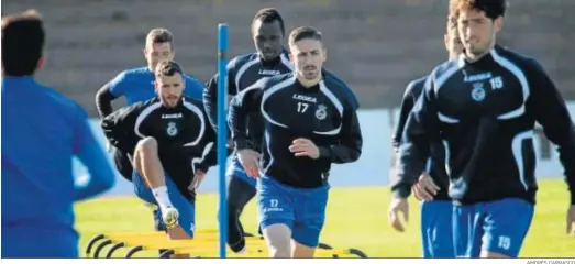  ?? AMDRÉS CARRASCO ?? Iván Martín (17), que hoy podría debutar como titular, en un entrenamie­nto.