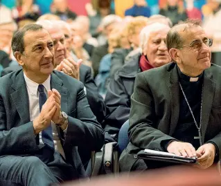  ??  ?? L’arcivescov­o Mario Delpini, 67 anni, e il sindaco Giuseppe Sala, 60 anni, hanno partecipat­o ieri al convegno che per i 16 anni dalla fondazione della Casa della carità. Il presidente don Virginio Colmegna ha chiesto a Delpini e Sala di «essere al fianco della Casa della carità perché possa continuare a essere patrimonio della città e a dare ospitalità agli ultimi della fila»