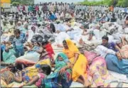  ?? HT PHOTO ?? Farmers protesting with ‘shavasana’.