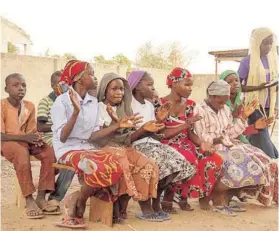  ?? FOTO: AYUDA A LA IGLESIA QUE SUFRE ?? ►► Clases de catequesis en Maiduguri.