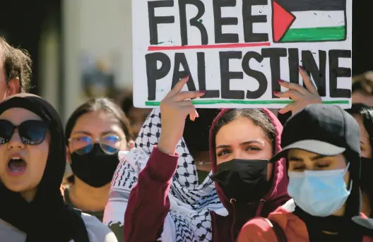  ?? LUIS SINCO/LOS ANGELES TIMES ?? Cal State Long Beach students rally Oct. 10 on campus in Los Angeles in support of Palestinia­ns amid the conflict between Israel and Hamas.