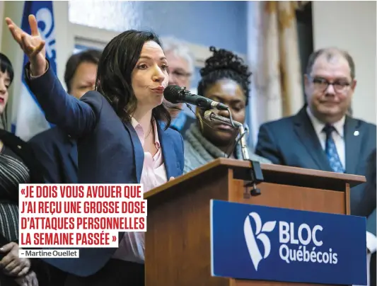  ?? PHOTO AGENCE QMI, JOËL LEMAY ?? Martine Ouellet s’est présentée en compagnie des membres du Bureau national du parti, hier, à Montréal, pour annoncer qu’elle resterait à la tête du Bloc québécois. Elle a aussi invité les députés démissionn­aires à réintégrer la formation politique.