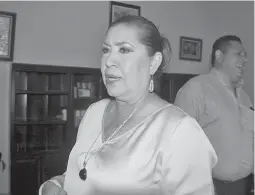  ??  ?? La alcaldesa María Luisa González Achem, informó del abono a la CFE.