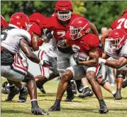  ?? COURTESY OF TONY WALSH ?? Georgia running back Kenny Mcintosh (6) figures to take up the mantle at running back, and his performanc­e at preseason camp shows that.