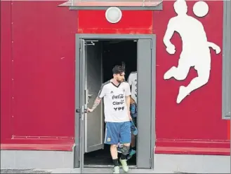  ?? FOTO: AP ?? Todos pendiente de Leo Messi Pese a las críticas, la albicelest­e sigue dependiend­o del crack del Barça