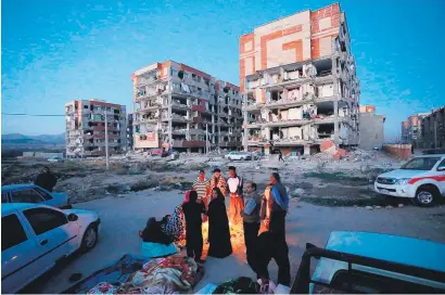  ?? Picture: AFP ?? SAFE FOR NOW. Residents huddle by a fire in an open area following a 7.3-magnitude earthquake at Sarpol-e Zahab in Iran’s Kermanshah province yesterday.